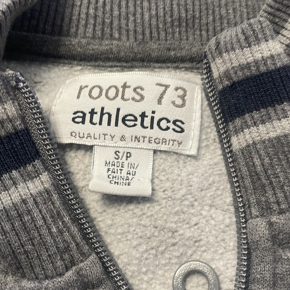 Vintage zip up Roots sweatshirt - Picture 2 of 3